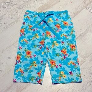White Stag Tropical blue capri pants with belt size 16